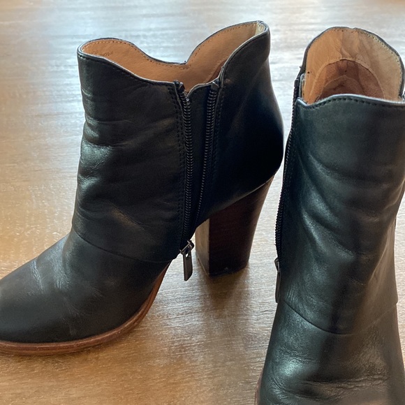 Halogen black leather booties, size 6 - Picture 4 of 6